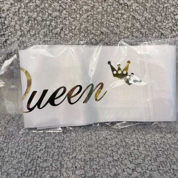 Elegant Tiara & Prom Queen Sash - Picture 3 of 6